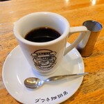 ダフネ珈琲館 - ズッシリしたオリジナルカップに注がれたコーヒーの量は多くなく、マイルドなテイスト