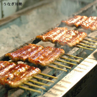 Thick, plump, high-quality eel slowly grilled over binchotan charcoal