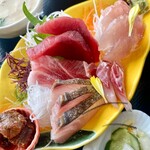 松輪 - 「さざ波」の刺身盛り＆まぐろの有馬煮。