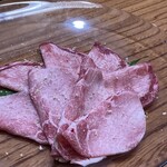 樹 - 肉質の旨味がはっきりと分かる　生牛たん