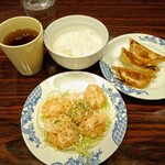 バーミヤン - 料理写真:海老マヨネーズ 549円→367円・餃子ごはんセット 384円