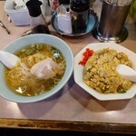 恵美飯店 - 料理写真:また、チャーラー狙いで訪問してるので

●ラーメン・チャーハンセット　1,000円

を注文してみた

どちらもレギュラーサイズの大きさとなる