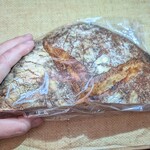 MITAKI PAIN - パン・ド・ロデヴ  手で持った感じ