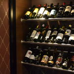 Wine bar Goro's - カリフォルニアワインを中心としたニューワールドワインを多数取りそろえております。