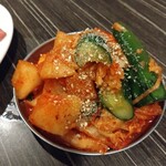 焼肉 藤もと 大吉商店 - キムチ盛り合わせ