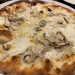 カプリチョーザ 戸塚店 - フンギチーズと３種キノコのピザ