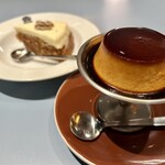HOUSE DA CURRY - プリン　後ろはキャロットケーキ