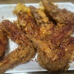 餃子飯店 - 手羽中（2本食べた後です^^;）