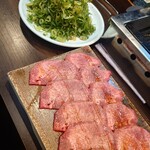 黒毛和牛タンとハラミ 焼肉ごりちゃん お初天神店 - タンの森