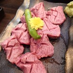 黒毛和牛タンとハラミ 焼肉ごりちゃん - 厚切タン