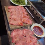 黒毛和牛タンとハラミ 焼肉ごりちゃん お初天神店 - タンの森