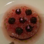 フィリップ・ミル 東京 - 北海道産 甘海老のタルタル
      フヌイユとグラニースミス　野菜の旨味とハーブの香り