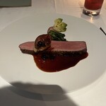 DRAWING HOUSE OF HIBIYA - 鴨ロースト フォアグラ 今美味しい旬野菜
      赤い果実のソース