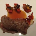 フィリップ・ミル 東京 - オマールブルーと黒毛和牛
      御前人参と雲丹　甲殻類の旨味