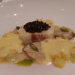フィリップ・ミル 東京 - 青森県産平目のグリエとキャビアオシェトラ
      蛤　インカの目覚めとポワローのリゾット仕立て