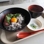 田子の浦港 漁協食堂 - 釜揚げしらすとまぐろのたたき丼