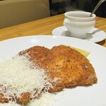 洋食 おがた - サドルバック豚の薄切りカツレツ