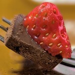 GODIVA - 苺と一緒に食べてみたらこれも最高に美味しかったの。