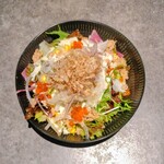 魚心 - いくらとまぐろオイル漬けサラダ