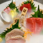 魚心 - 本まぐろの5点盛りアップ