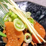 魚心 - まぐろ尾肉と大根の黒糖煮付けアップ