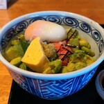 寅や - ねぎとろアボカド丼温玉のせ