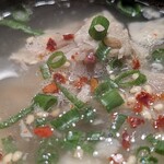 近江牛ホルモン いるもん - お味も付いてるので飲める感じ
      味変でポン酢をつけて