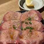 近江牛ホルモン いるもん - 牛タン