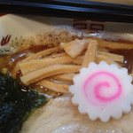 麺座 かたぶつ - メンマ、ナルト