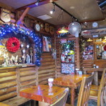 ログキット - 窓側の店内です