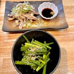 豚焼肉 グルマンズ - ガツ刺しとネギサラダ