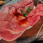 天空焼肉 星遊山 - 5人前のいろいろな肉。