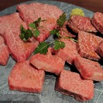 天空焼肉 星遊山 - こちらはトウガラシと赤身肉2種。