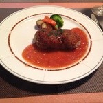 レストラン高田屋 - メインのお肉中にチーズ