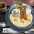 丼亭 - 料理写真:ピングーとピンガのホワイトエビフライカレー　　　　　税込1,680円　　　　　　　　　　　　　　　　　　　ピングーとピンガの飾りは発泡スチロール製