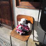 オーガニックパン工房　それいゆ - お買い物をしたあと、それいゆさんのお店の前に置いてある
      椅子に座られたもらって、ちょこっと写真撮影。