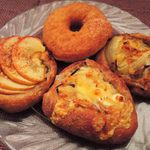 オーガニックパン工房　それいゆ - りんごのpizzaは初めて食べたけど、りんごが甘酸っぱくて
      すごく美味しい～中にバナナが入ってたよ。これは、はまりそう。