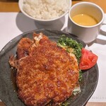 洋食の店 もなみ - Dセット(1,550円)
ハンバーグ260gポークカツレツ100g
コーンポタージュ･サラダ･ライス付き