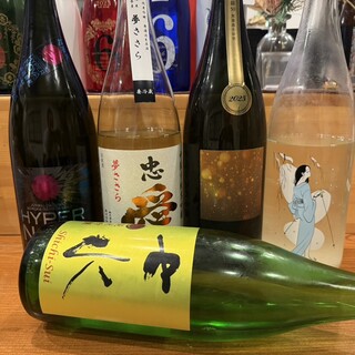 日本酒與燒酒種類豐富，還有超過50種飲品的暢飲選擇
