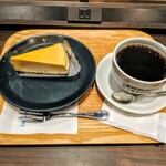 エクセルシオール カフェ - 料理写真:ケーキセット(NYチーズケーキ、ブレンドL)