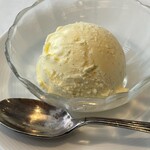 旬香亭 - デザート（バニラアイス）
