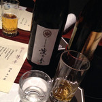 Nagoya Uoshabu Hamanoki - オリジナルの日本酒。
      香り豊かで甘過ぎず
      飲みやすいお酒でした。