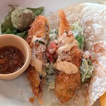 エルトリート - EL TORITO 西葛西店 トリオタコスのフィッシュフライソフトシェルタコスとサルサソース・ワカモレ