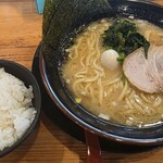 家系ラーメン一新家 - 