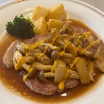 桃花水 - ★本日のランチ（豚肩ロースのソティーキノコソースマスタード風味・パン・1100円税込）デザート（レディースDAYサービス）★