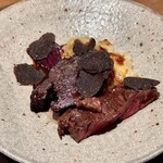 noya - グラスフェッドの牛ソテーに牛タン煮、トリュフ乗せ