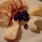 独乙屋倶楽部 - チーズ３種盛り