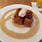 KOKO HEAD Cafe - コーンフレークフレンチトーストとオレンジジュース(税別$5)