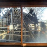 蕎舎 - 窓から水車