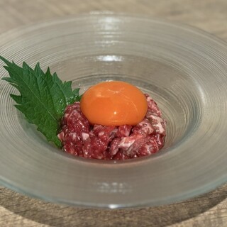 严格的卫生管理◆尽情享受新鲜精选的肉类，如生牛肉和鸡心刺身